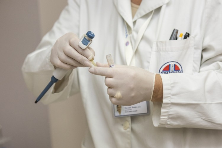 ¿Cómo detectar los síntomas de tener neutrófilos altos?
